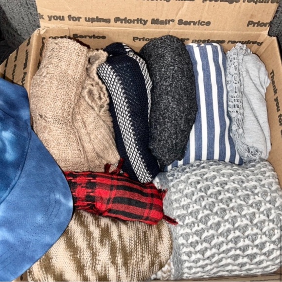 5LB Mystery Box ✨ - Picture 2 of 8